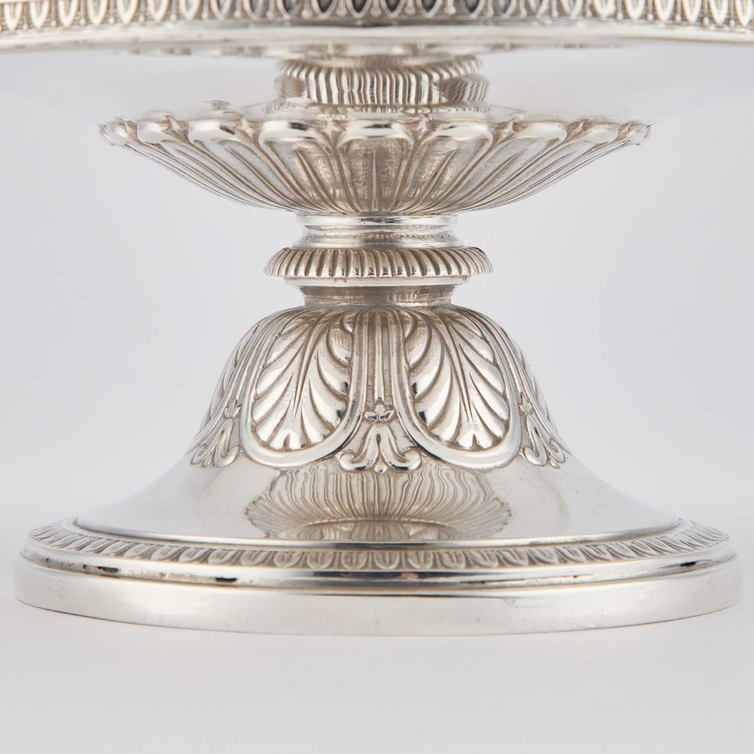 A VICTORIAN SILVER TUREEN AND COVER - Image 5 of 5