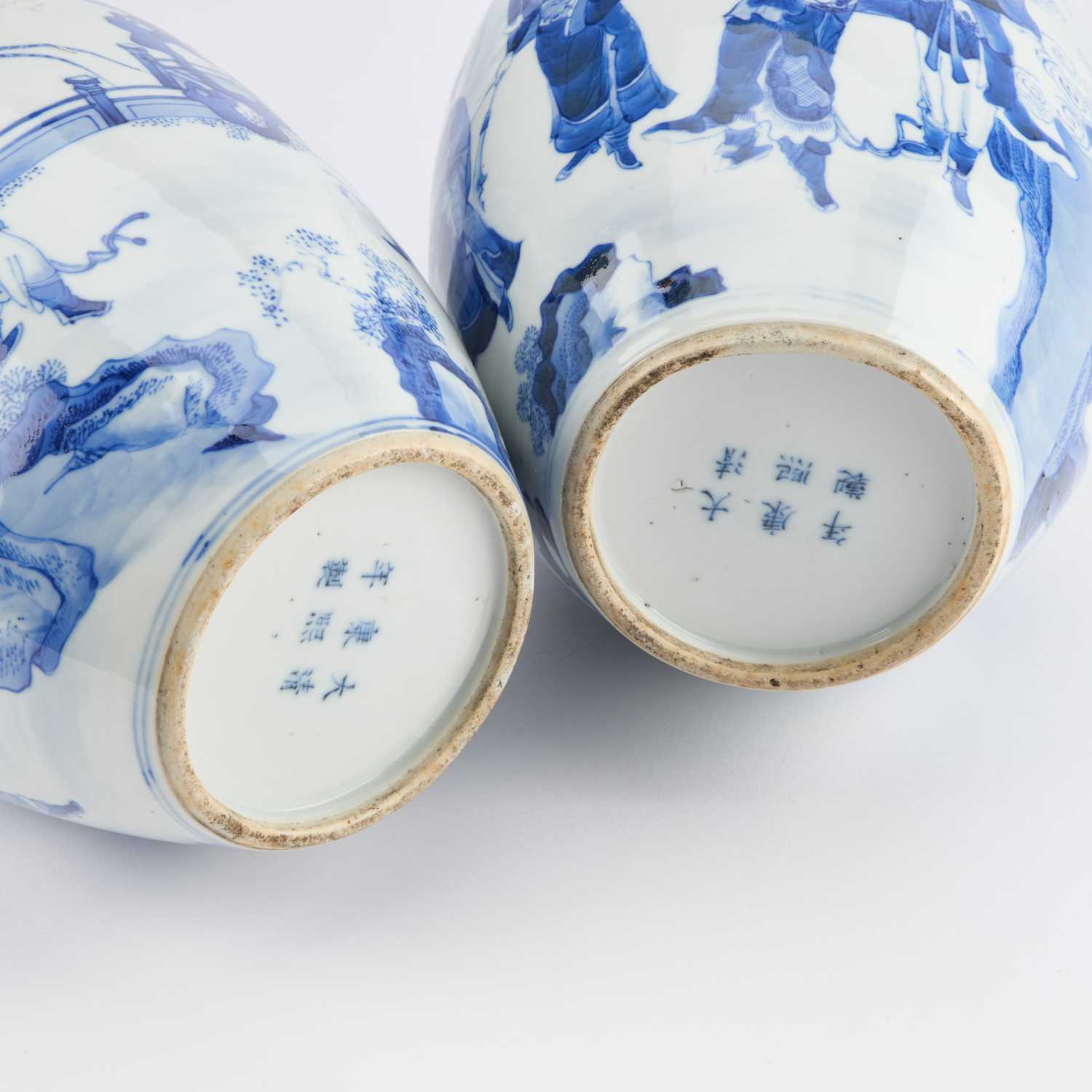 A NEAR PAIR OF 19TH CENTURY CHINESE BLUE AND WHITE VASES - Image 2 of 14