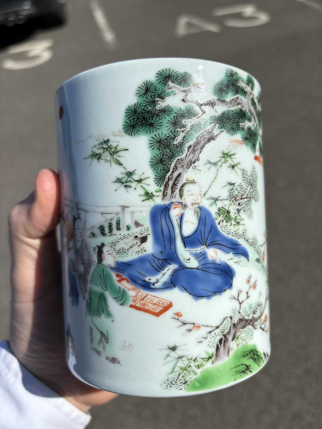 A CHINESE FAMILLE VERTE INSCRIBED BRUSH POT - Image 4 of 7