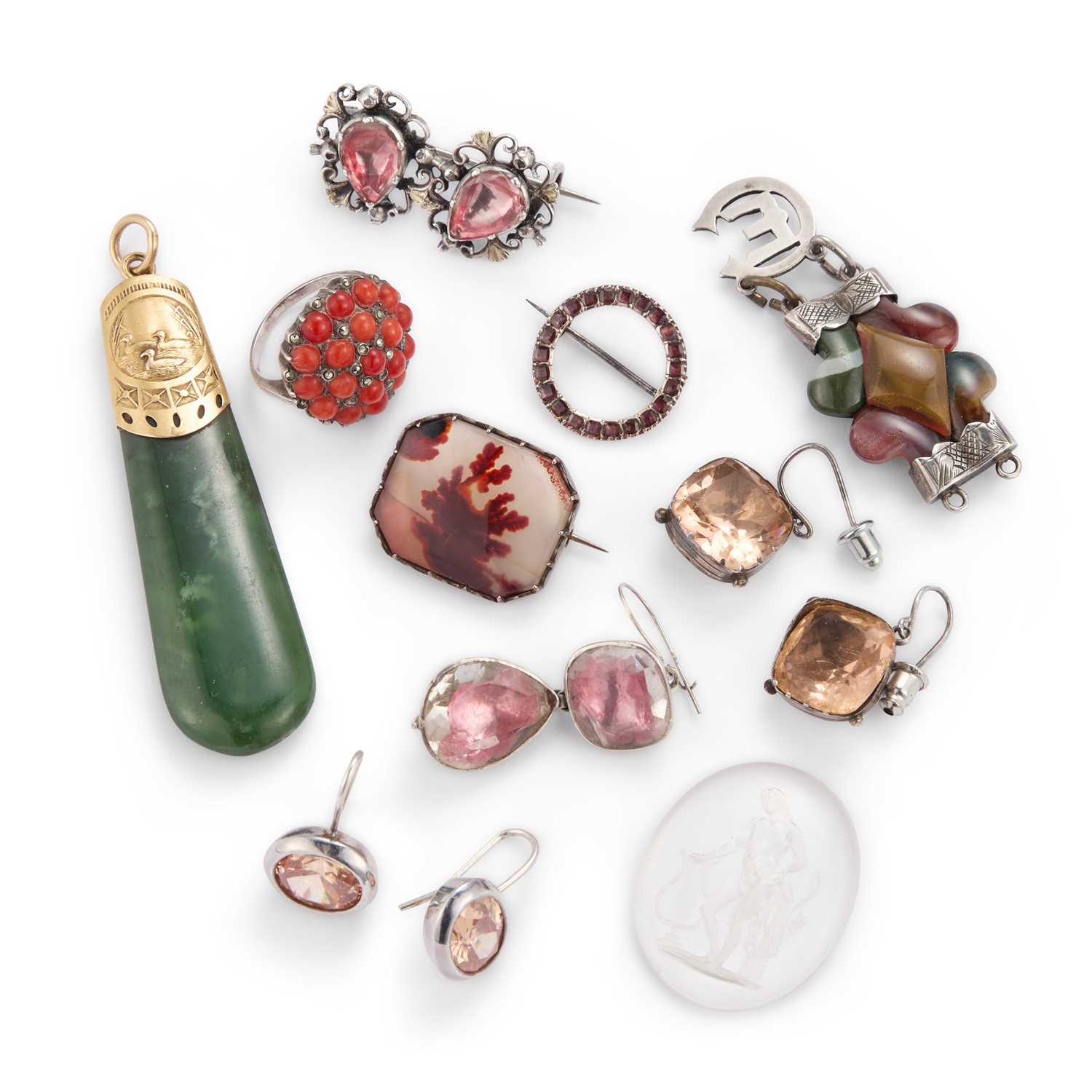 A MIXED GROUP OF JEWELLERY
