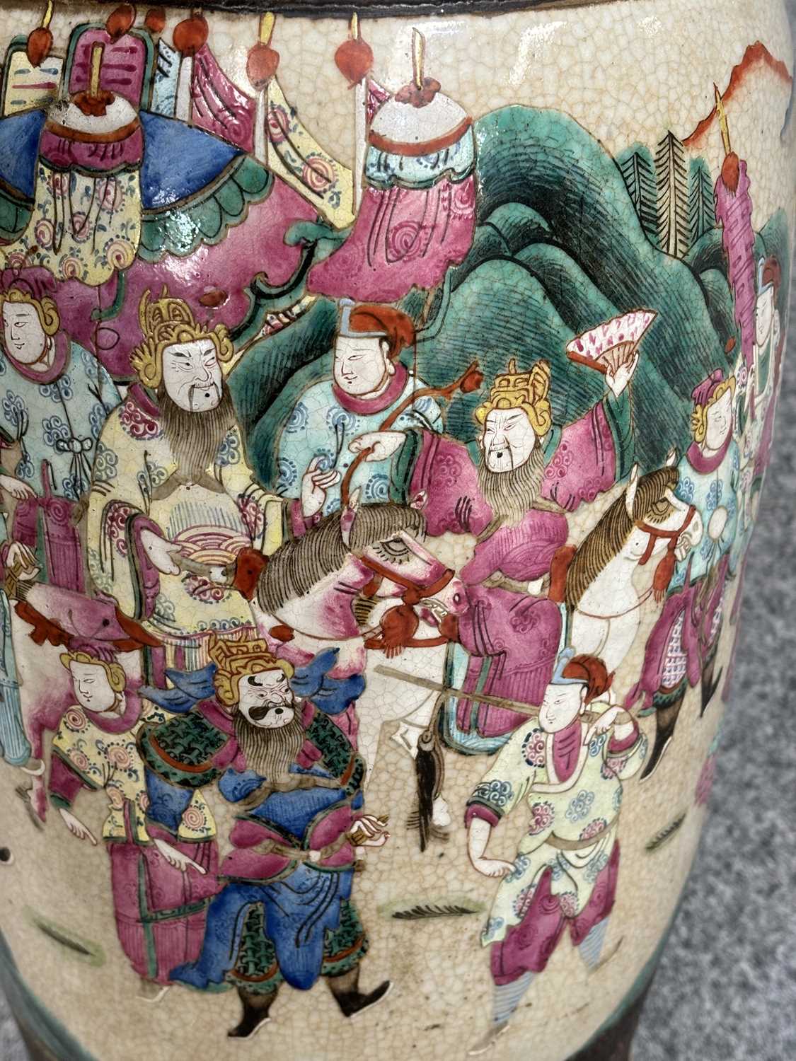 A LARGE CHINESE CRACKLE GLAZE VASE - Image 5 of 10