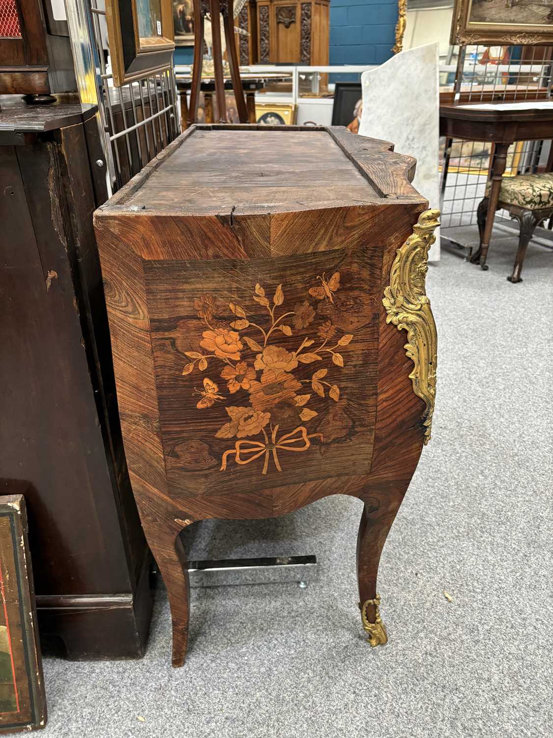 A SMALL 19TH CENTURY FRENCH INLAID KINGWOOD MARBLE-TOPPED COMMODE, STAMPED L. DROMARD, PARIS - Image 4 of 15