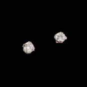 A PAIR OF DIAMOND STUD EARRINGS