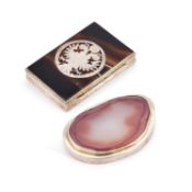AN EARLY 20TH CENTURY SILVER AND AGATE CASE MOUNTED WITH A PARTIAL AUSTRIAN SILVER THALER