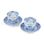 A PAIR OF CHINESE BLUE AND WHITE EXPORT TEA BOWLS AND SAUCERS, EARLY 19TH CENTURY