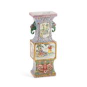 A CHINESE FAMILLE ROSE VASE, REPUBLICAN PERIOD