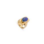 AN 18 CARAT GOLD BLACK OPAL RING