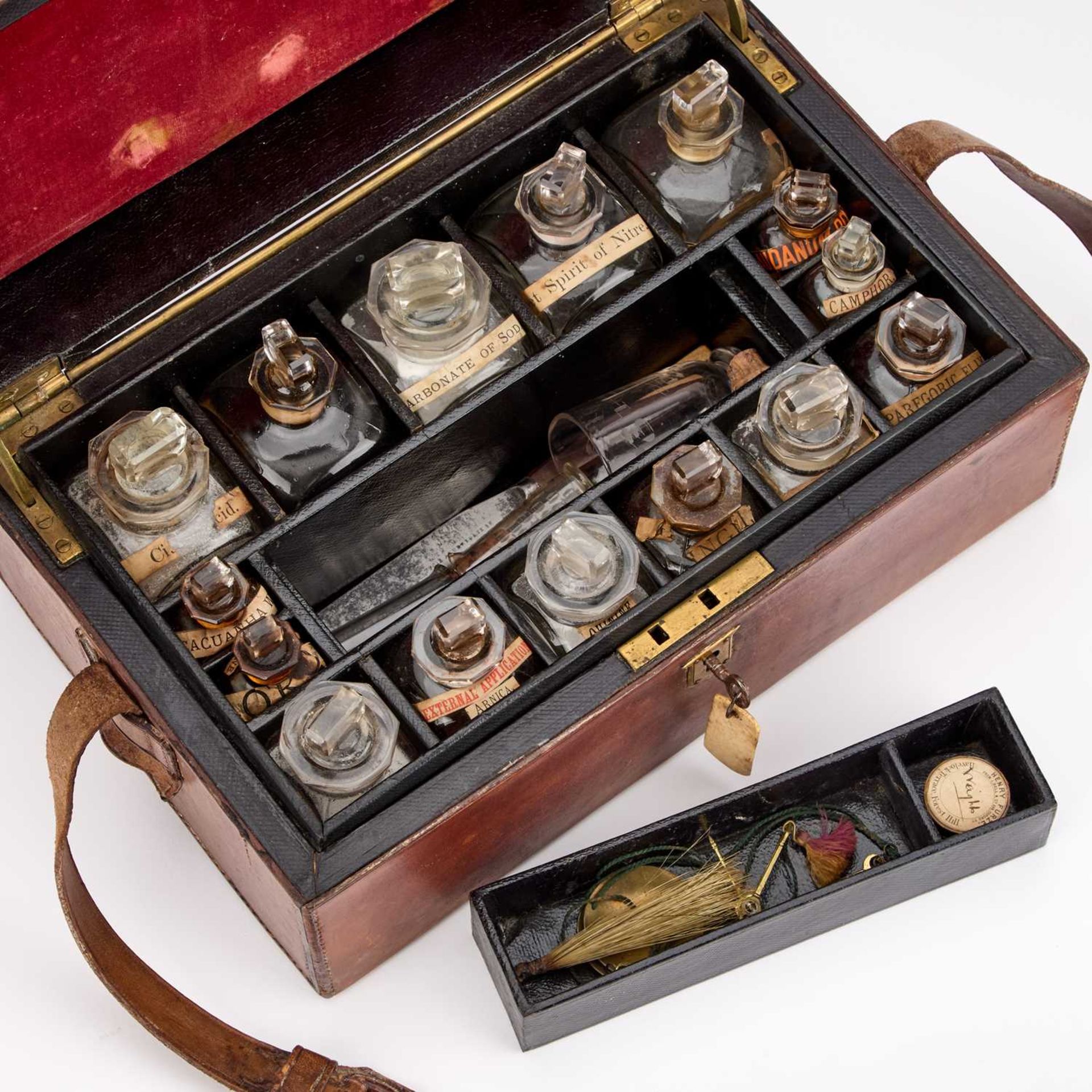 A VICTORIAN LEATHER-BOUND APOTHECARY BOX - Image 3 of 3