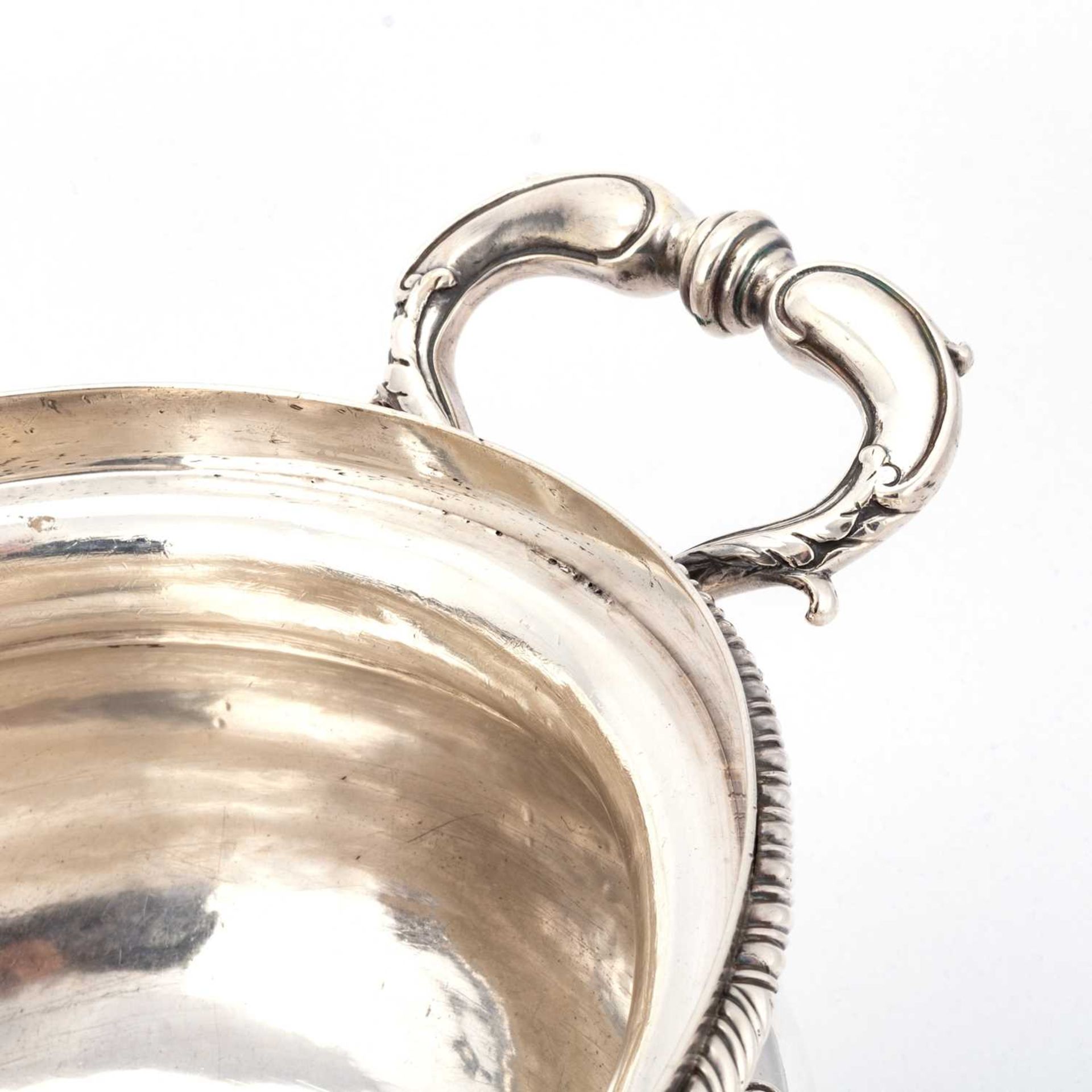 A GEORGE III SILVER SOUP TUREEN - Image 6 of 7