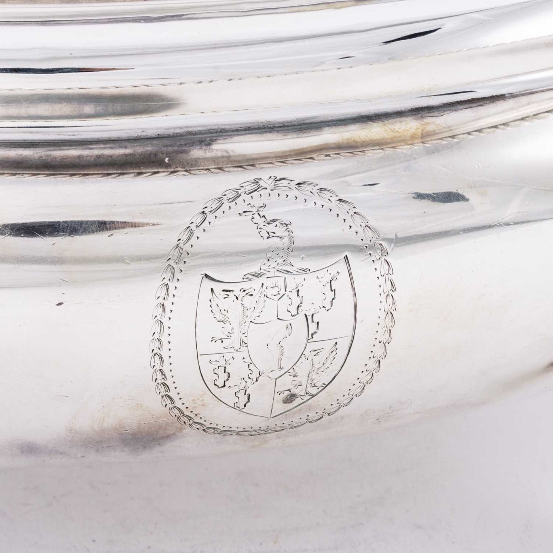 A GEORGE III SILVER SOUP TUREEN - Image 3 of 7