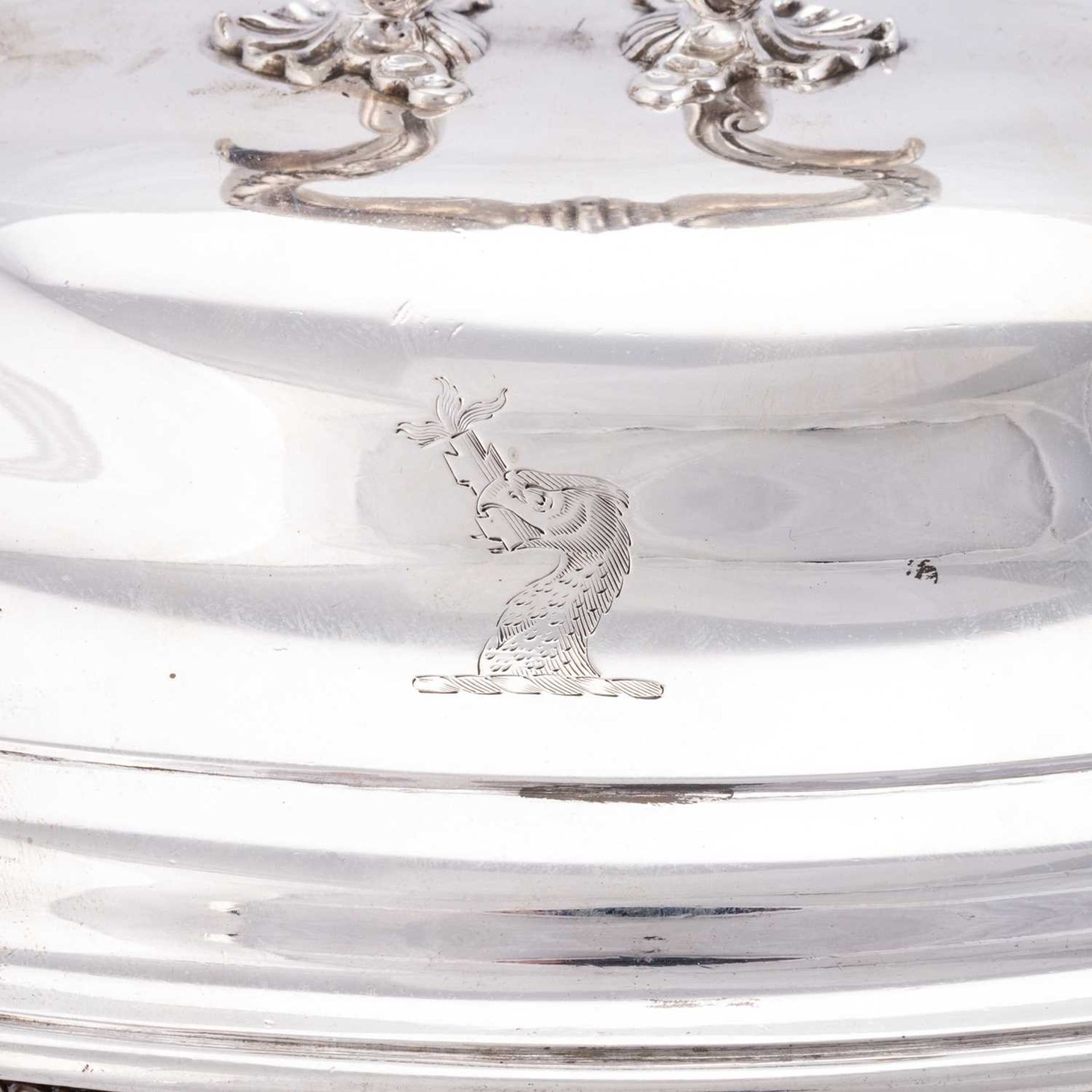 A GEORGE III SILVER SOUP TUREEN - Image 4 of 7