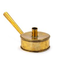 A 19TH CENTURY BRASS WARMING PAN/ CHAMBERSTICK