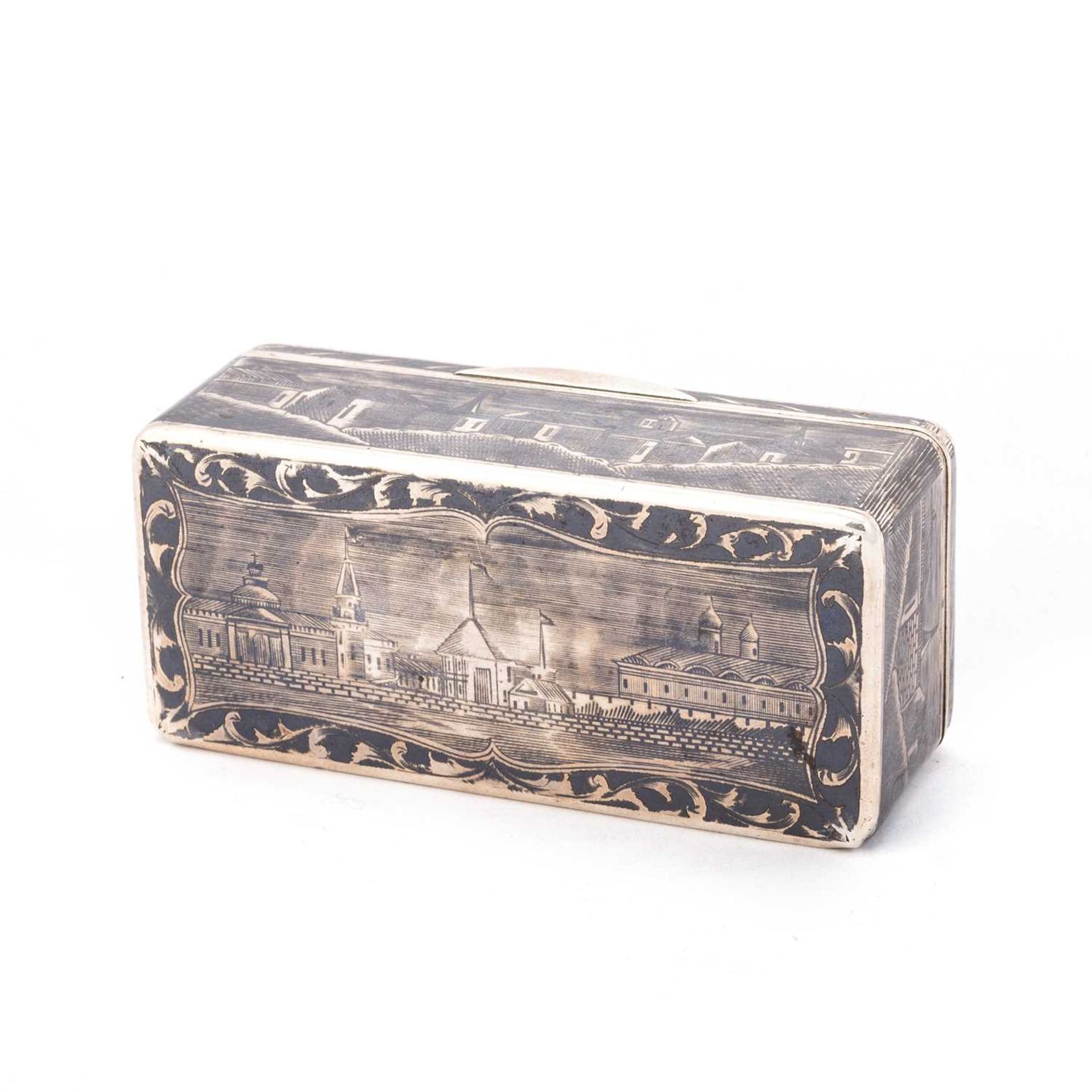 A RUSSIAN SILVER AND NIELLO SNUFF BOX - Image 3 of 3