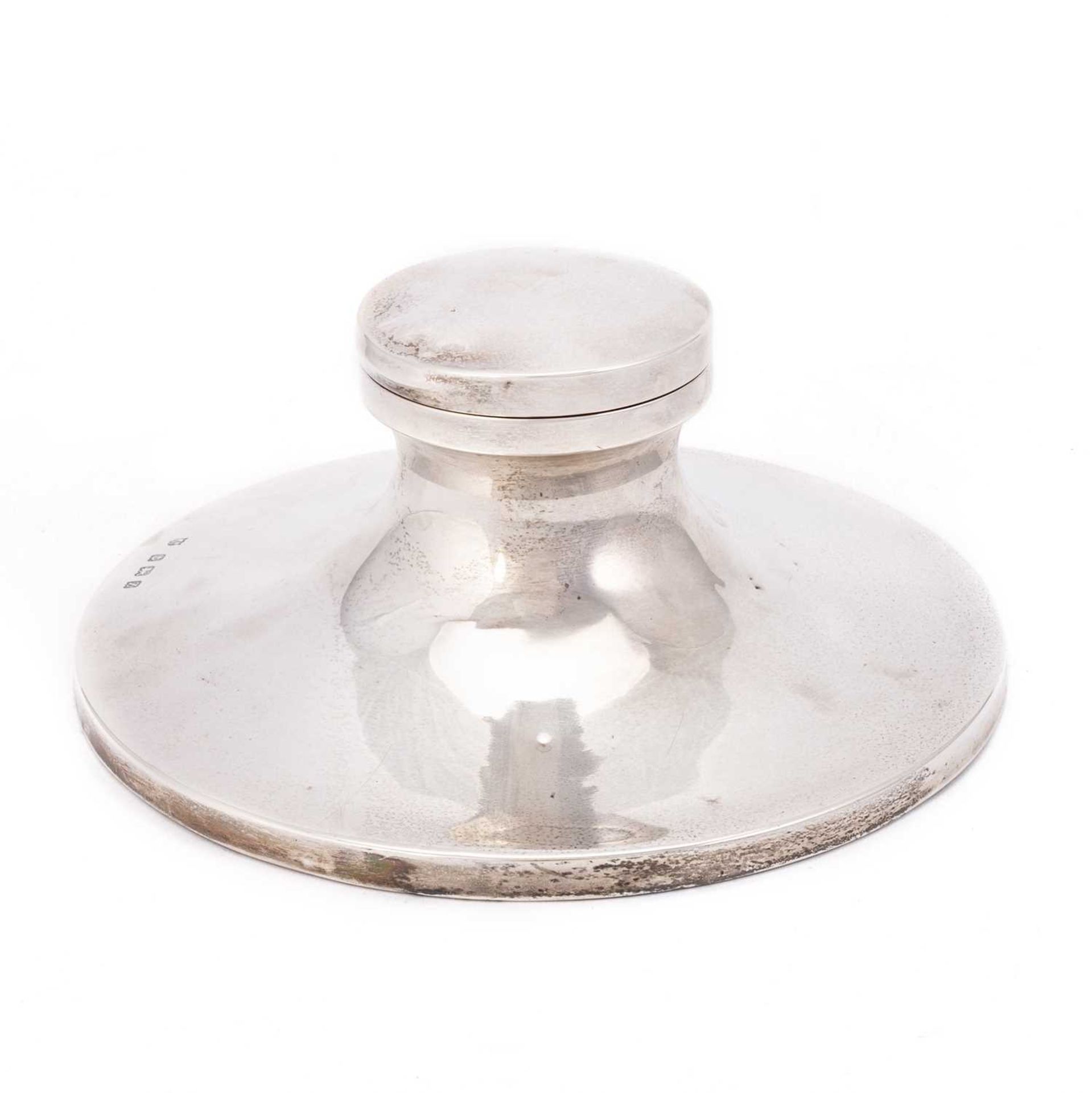 A GEORGE V SILVER CAPSTAN INKWELL