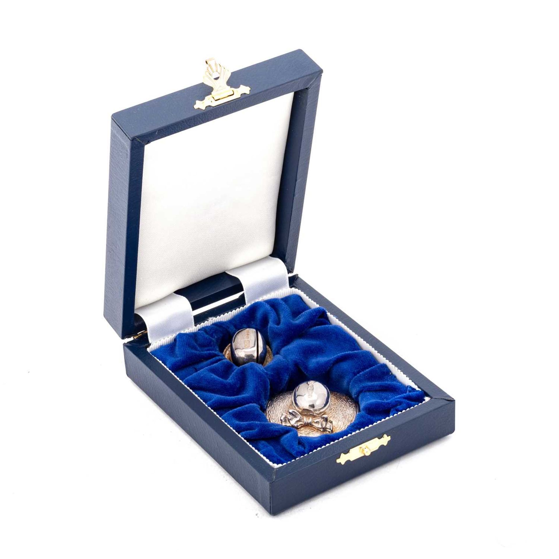 AN ELIZABETH II SILVER NOVELTY PLACE CARD HOLDER AND MENU HOLDER