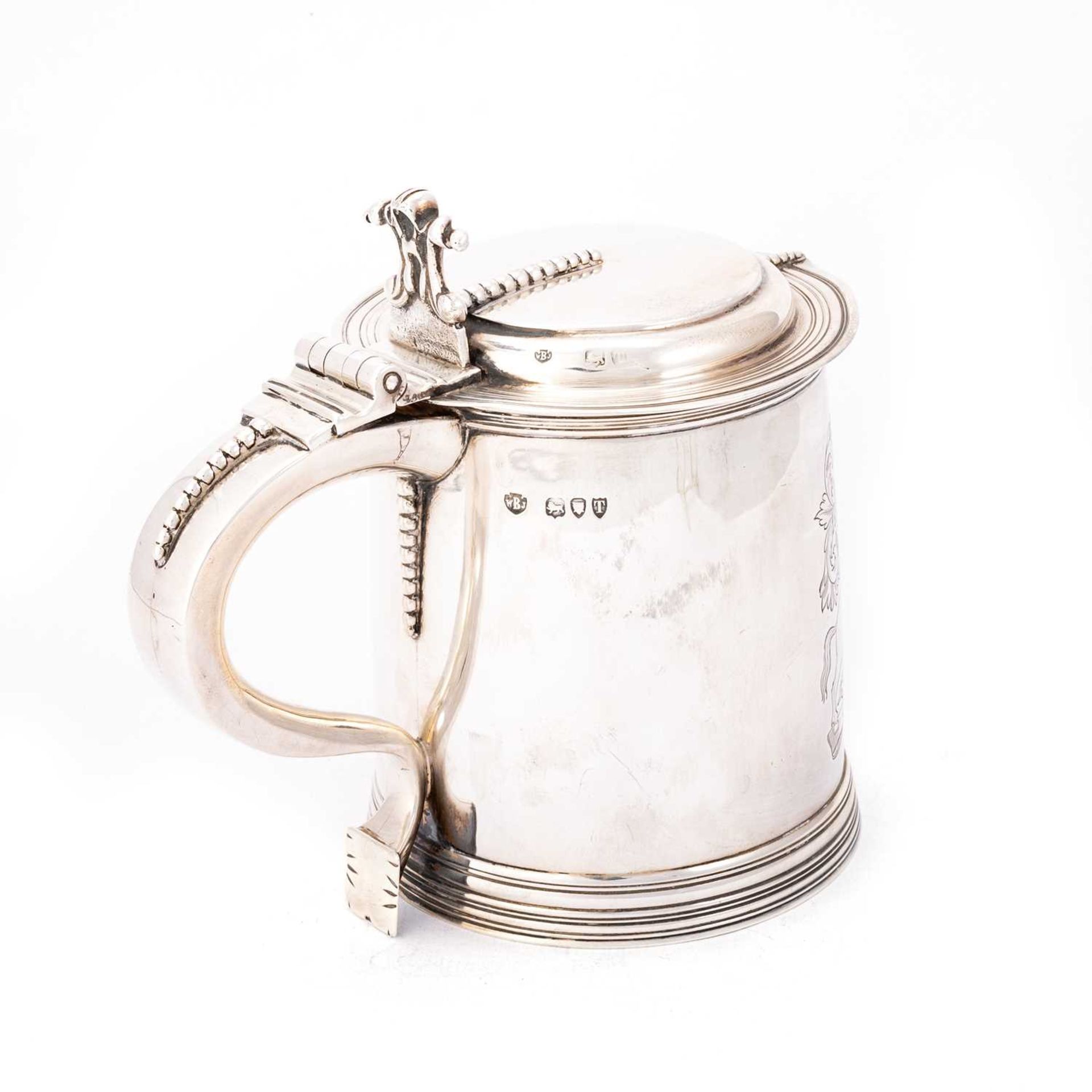 A VICTORIAN SILVER LIDDED TANKARD - Image 2 of 2