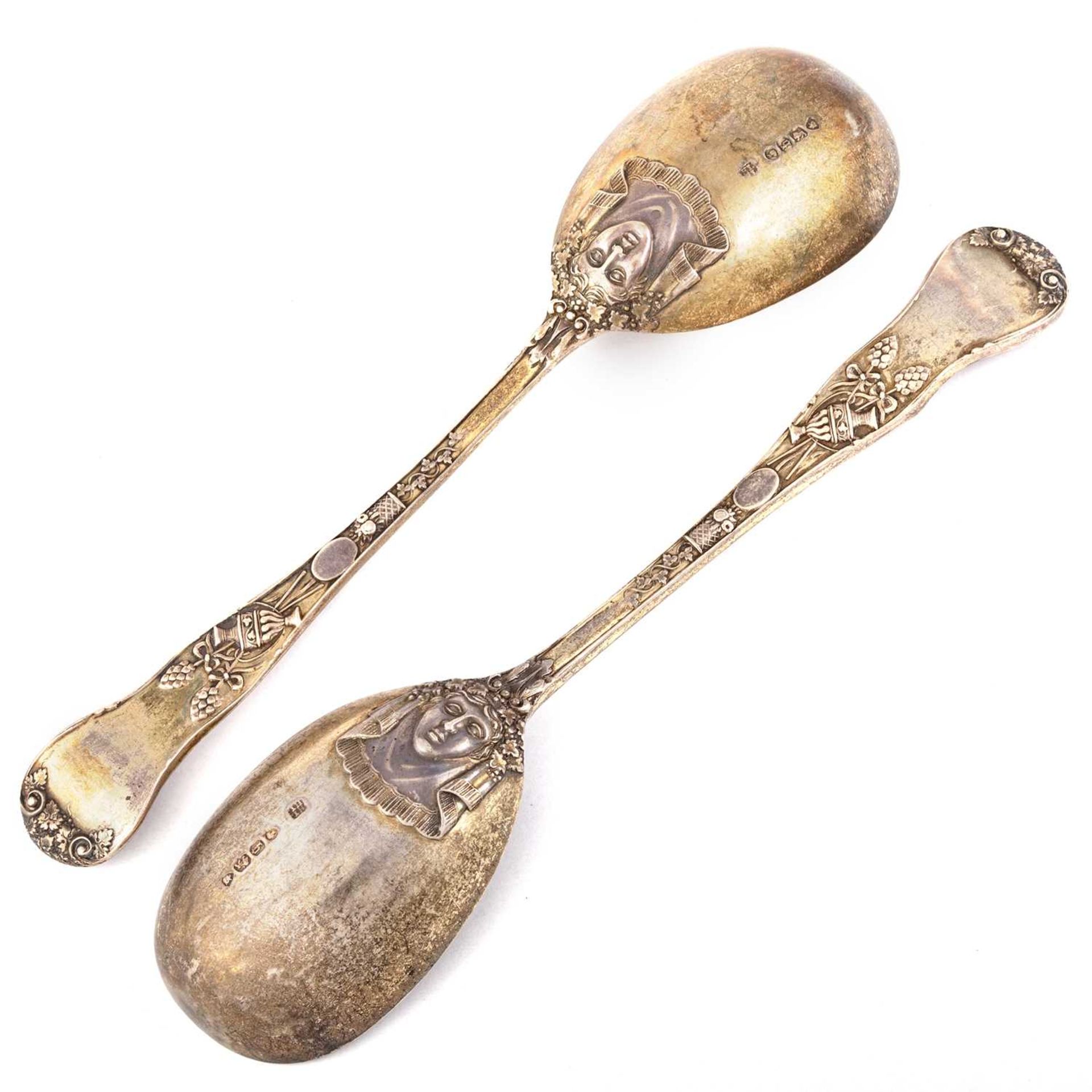 A PAIR OF VICTORIAN SILVER SPOONS - Image 2 of 2
