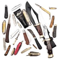 A GROUP OF HUNTING AND PEN KNIVES.