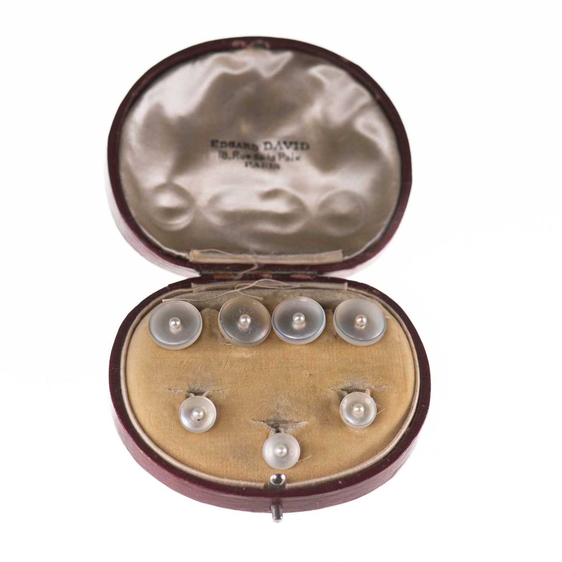 A FRENCH GOLD MOUNTED MOTHER OF PEARL CUFFLINK AND SHIRT STUD SET