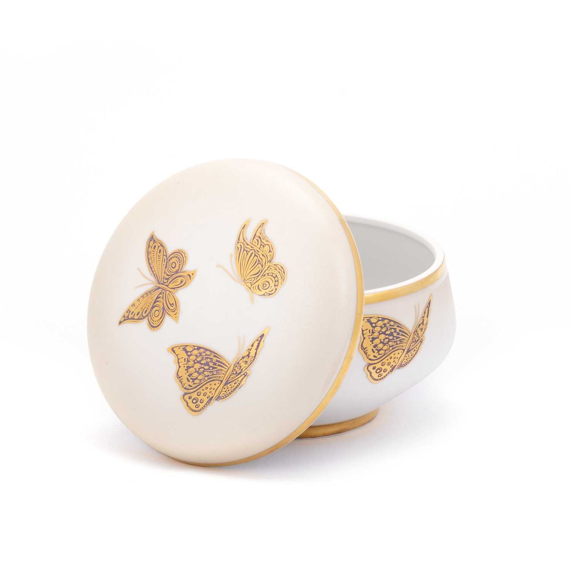 A MID-CENTURY ITALIAN PORCELAIN JEWELLERY BOX BY LONGO, LATE 1960S - Image 3 of 4