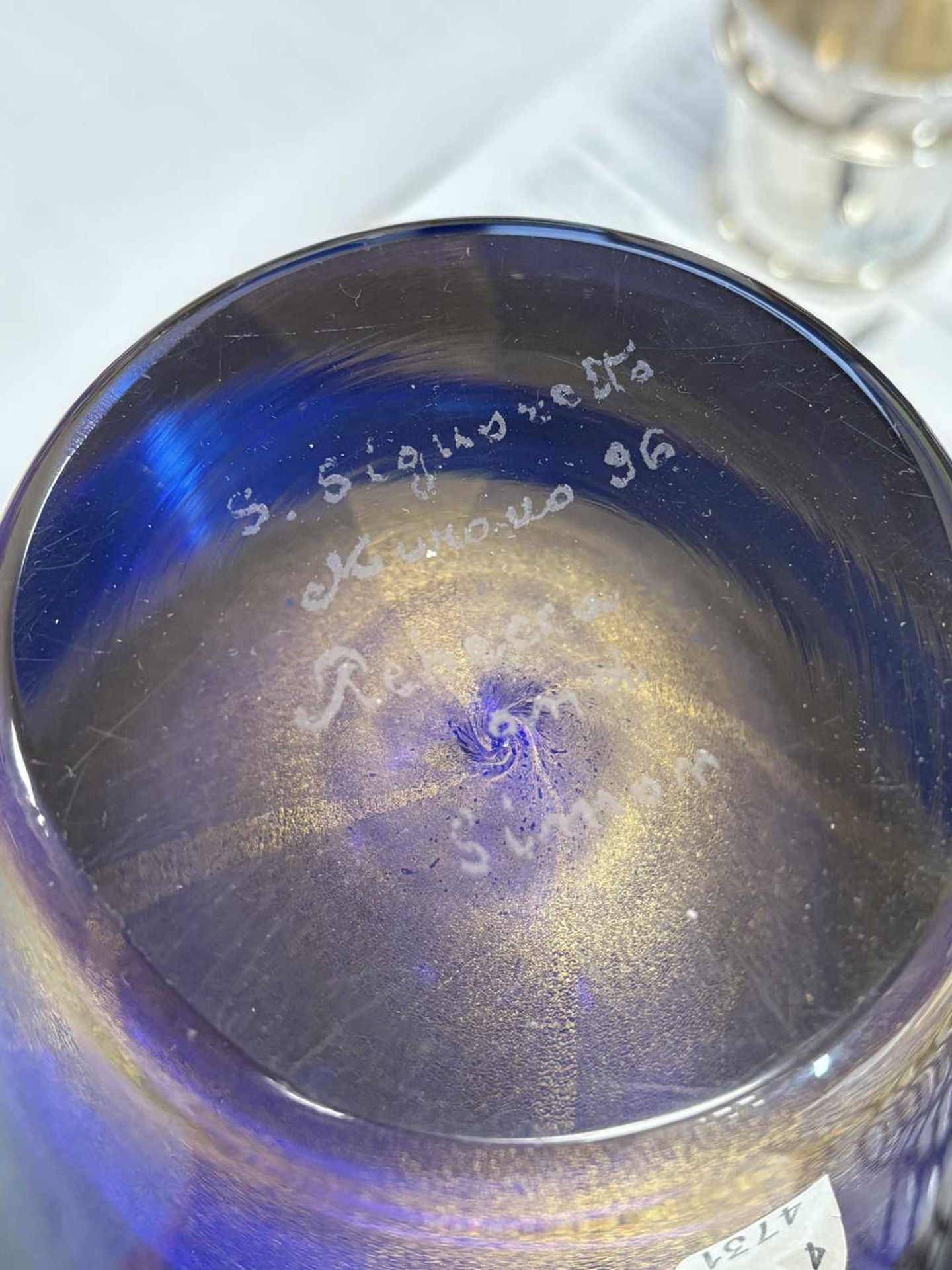 AN ITALIAN MURANO GLASS VASE - Image 2 of 5