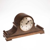 A 20TH CENTURY OAK MANTEL CLOCK