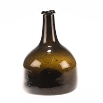 AN 18TH CENTURY MALLET SHAPED GREEN GLASS BOTTLE.