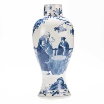 A LARGE CHINESE BLUE AND WHITE VASE