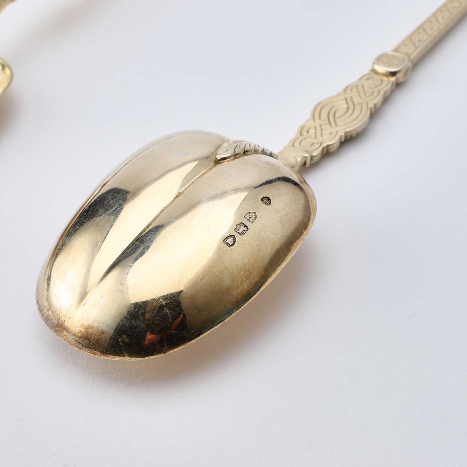 A SET OF FOUR VICTORIAN SILVER-GILT ANOINTING SPOONS - Image 3 of 3