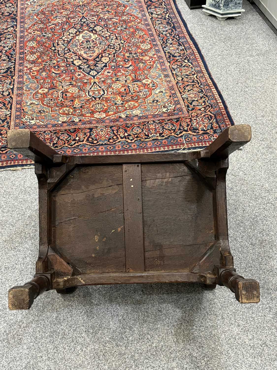 AN 18TH CENTURY OAK WAINSCOT CHAIR - Image 5 of 7