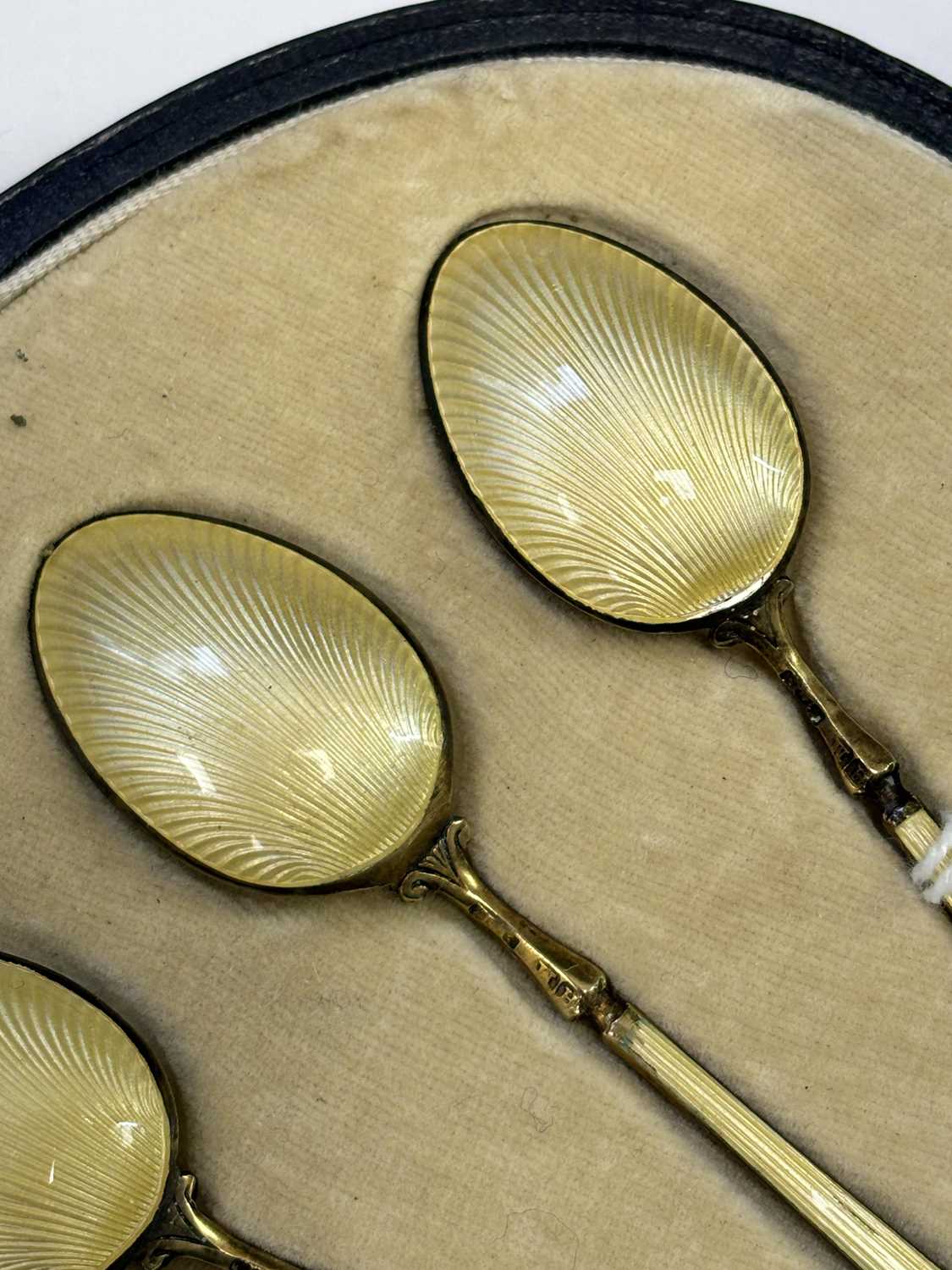 A SET OF SIX GEORGE V SILVER-GILT ENAMEL SPOONS - Image 5 of 8