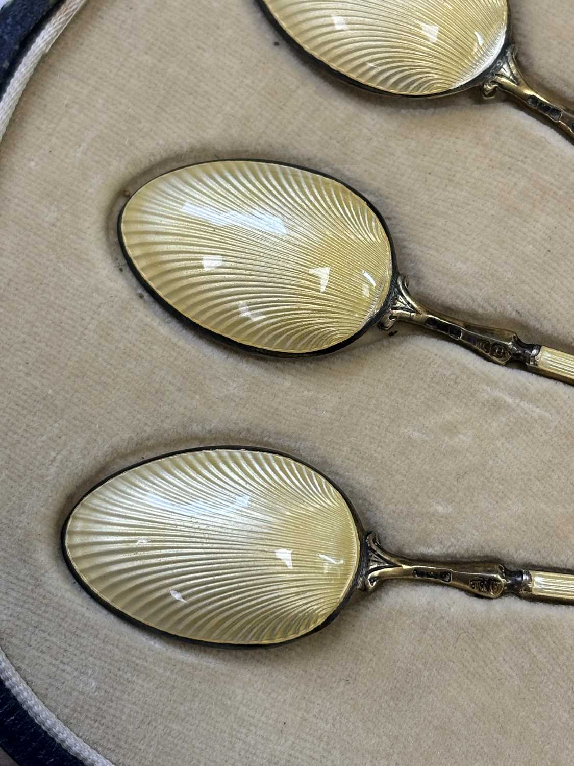 A SET OF SIX GEORGE V SILVER-GILT ENAMEL SPOONS - Image 4 of 8