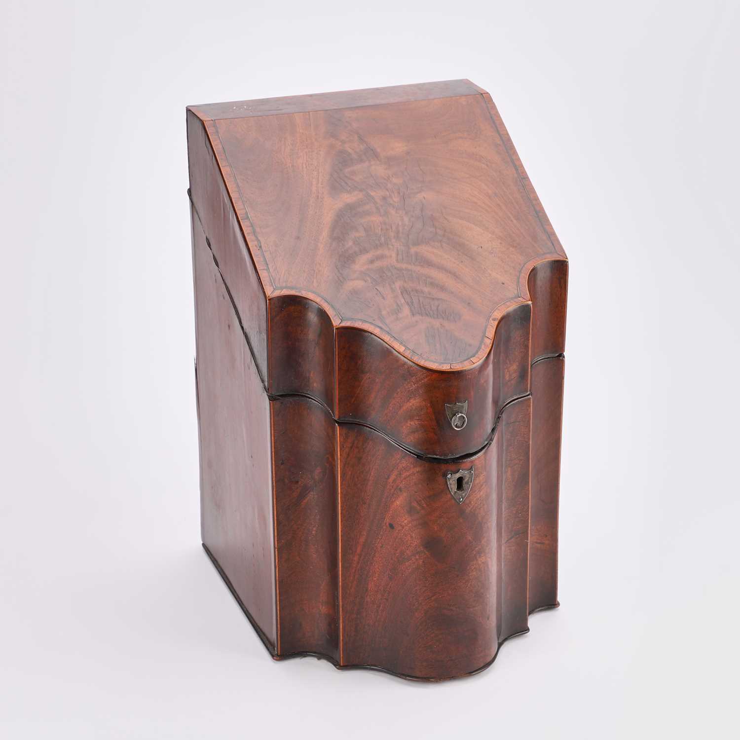 A GEORGE III KINGWOOD BANDED MAHOGANY KNIFE BOX - Image 2 of 2