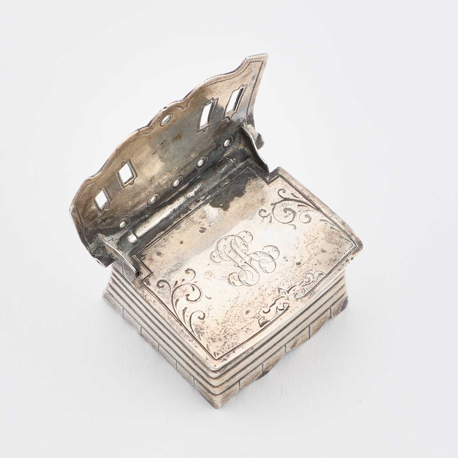 A LATE 19TH CENTURY RUSSIAN SILVER 'THRONE' SALT CELLAR - Image 3 of 4