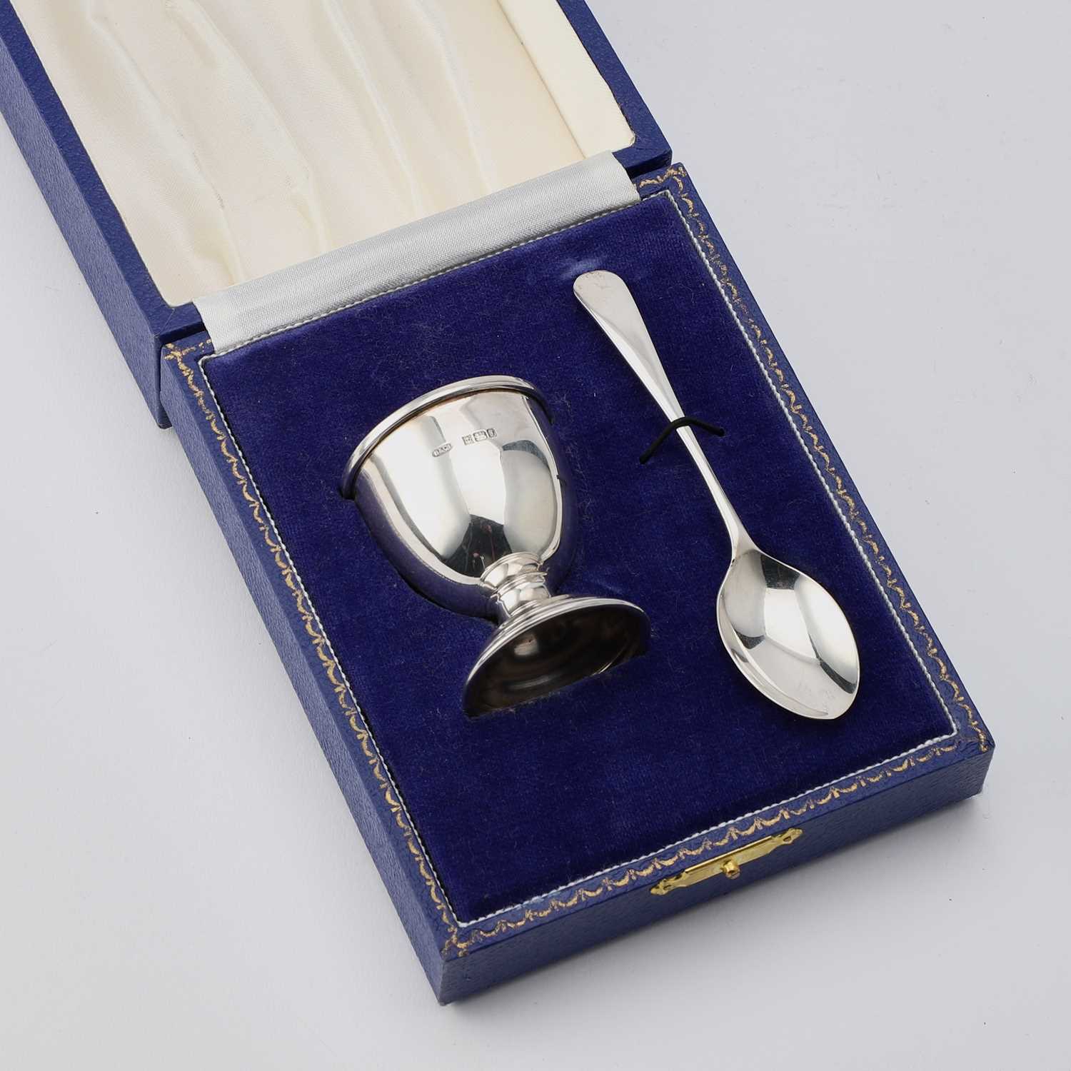 AN ELIZABETH II SILVER EGG CUP AND SPOON - Image 2 of 2