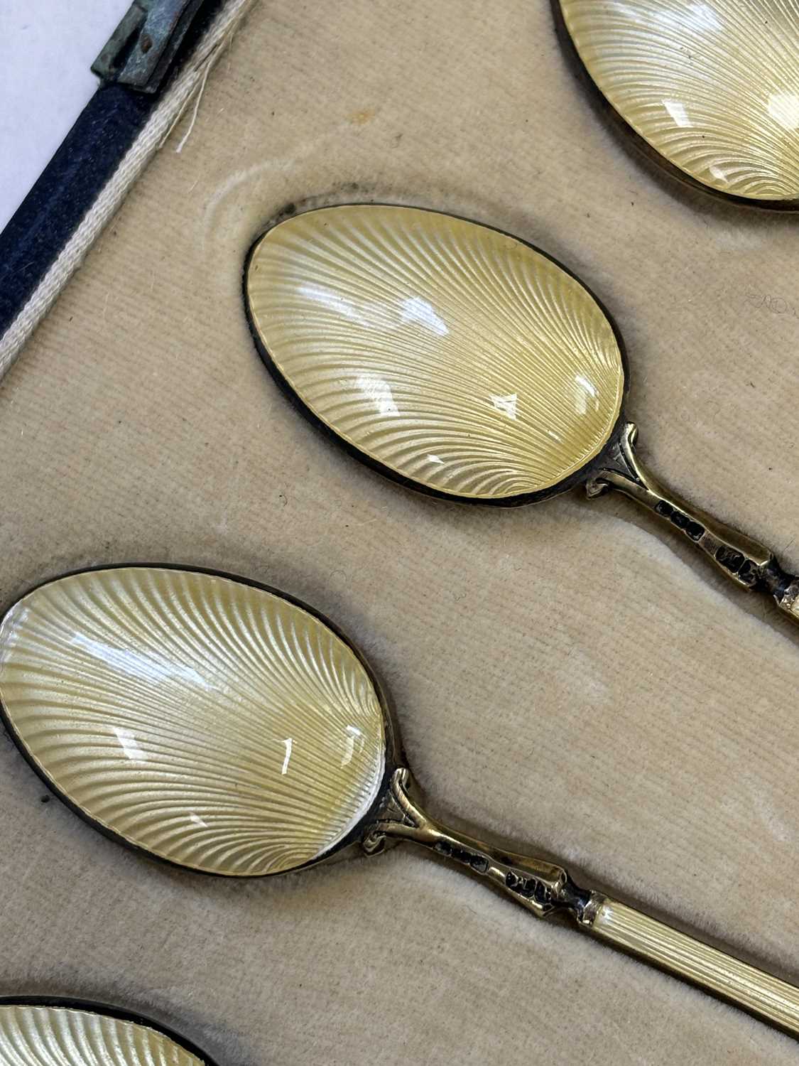 A SET OF SIX GEORGE V SILVER-GILT ENAMEL SPOONS - Image 7 of 8