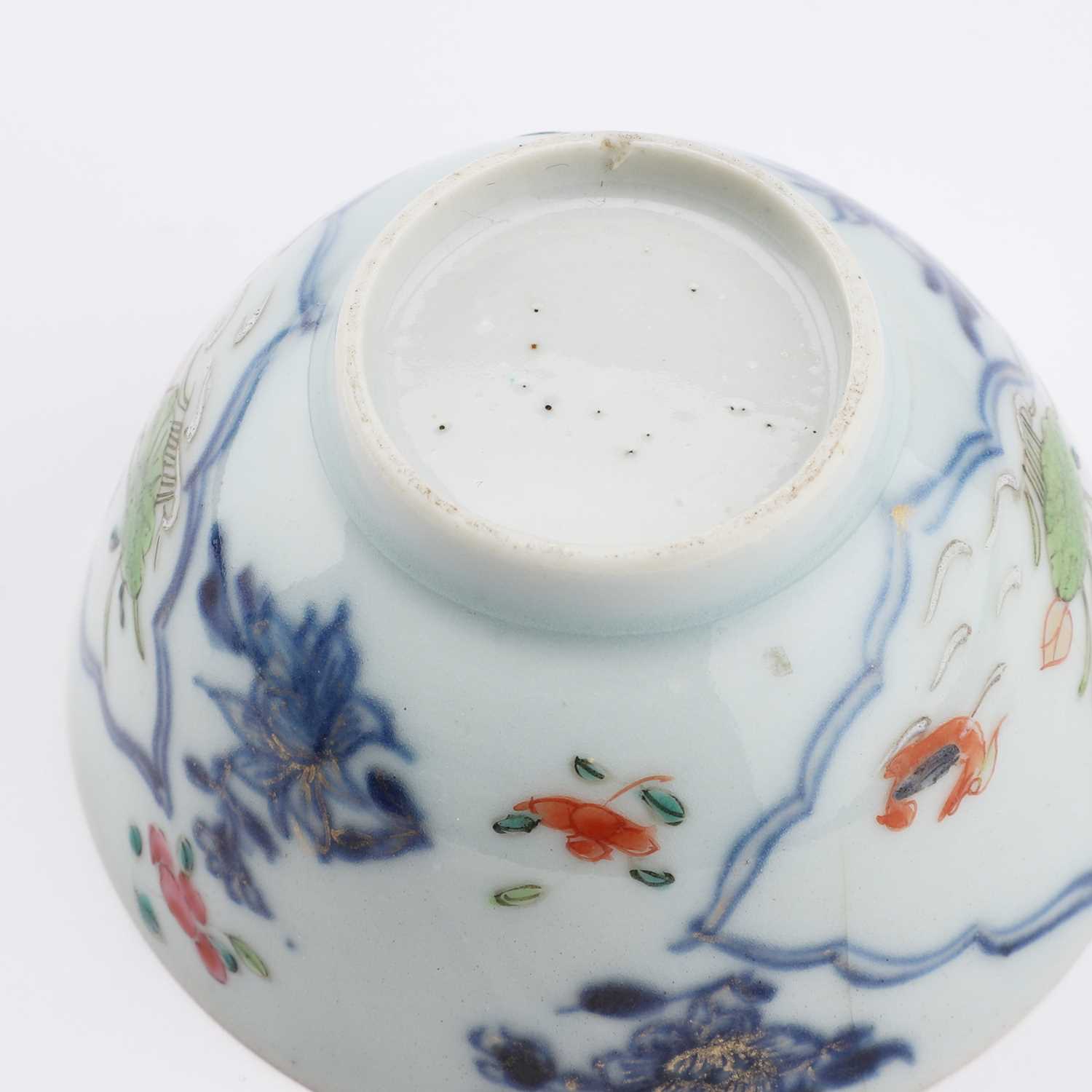 AN 18TH CENTURY CHINESE FAMILLE ROSE TEA BOWL - Image 4 of 4