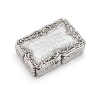 AN EARLY VICTORIAN SILVER SNUFF BOX