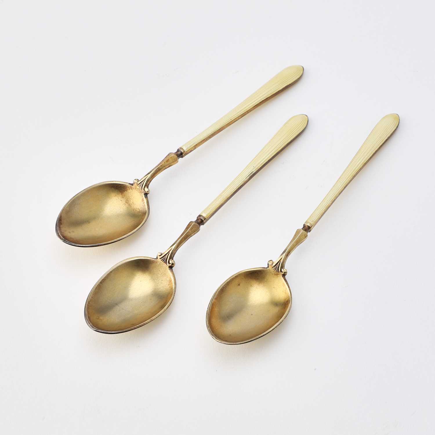 A SET OF SIX GEORGE V SILVER-GILT ENAMEL SPOONS - Image 2 of 8