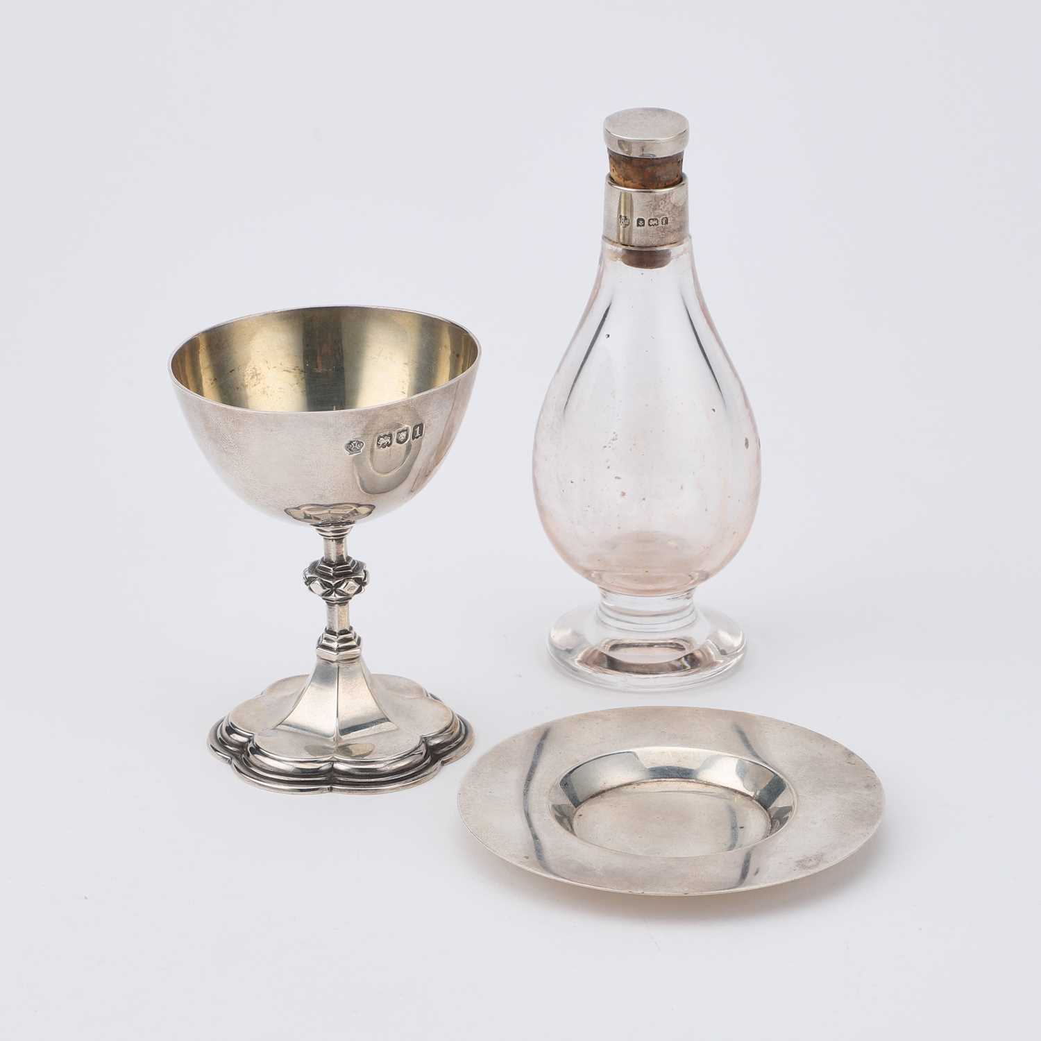 A SILVER TRAVELLING COMMUNION SET - Image 2 of 4