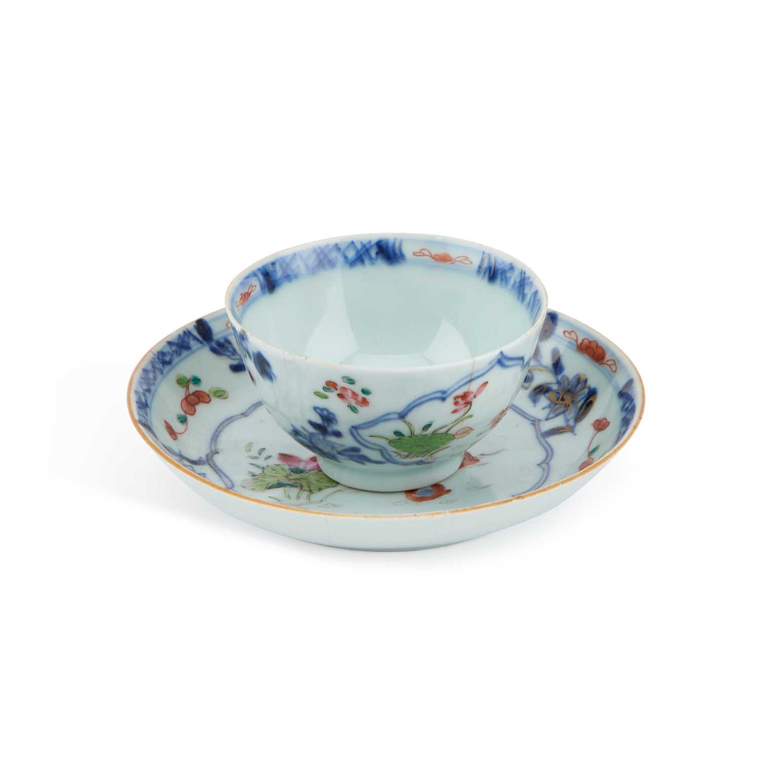 AN 18TH CENTURY CHINESE FAMILLE ROSE TEA BOWL - Image 3 of 4