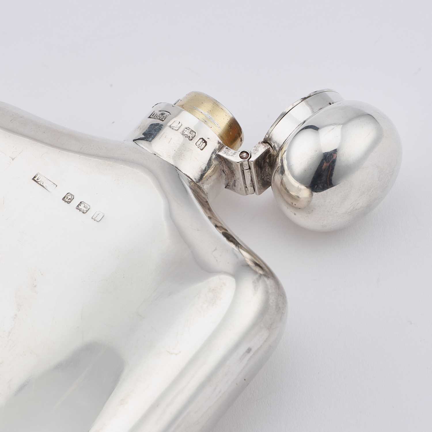 AN EDWARDIAN SILVER HIP FLASK - Image 2 of 2