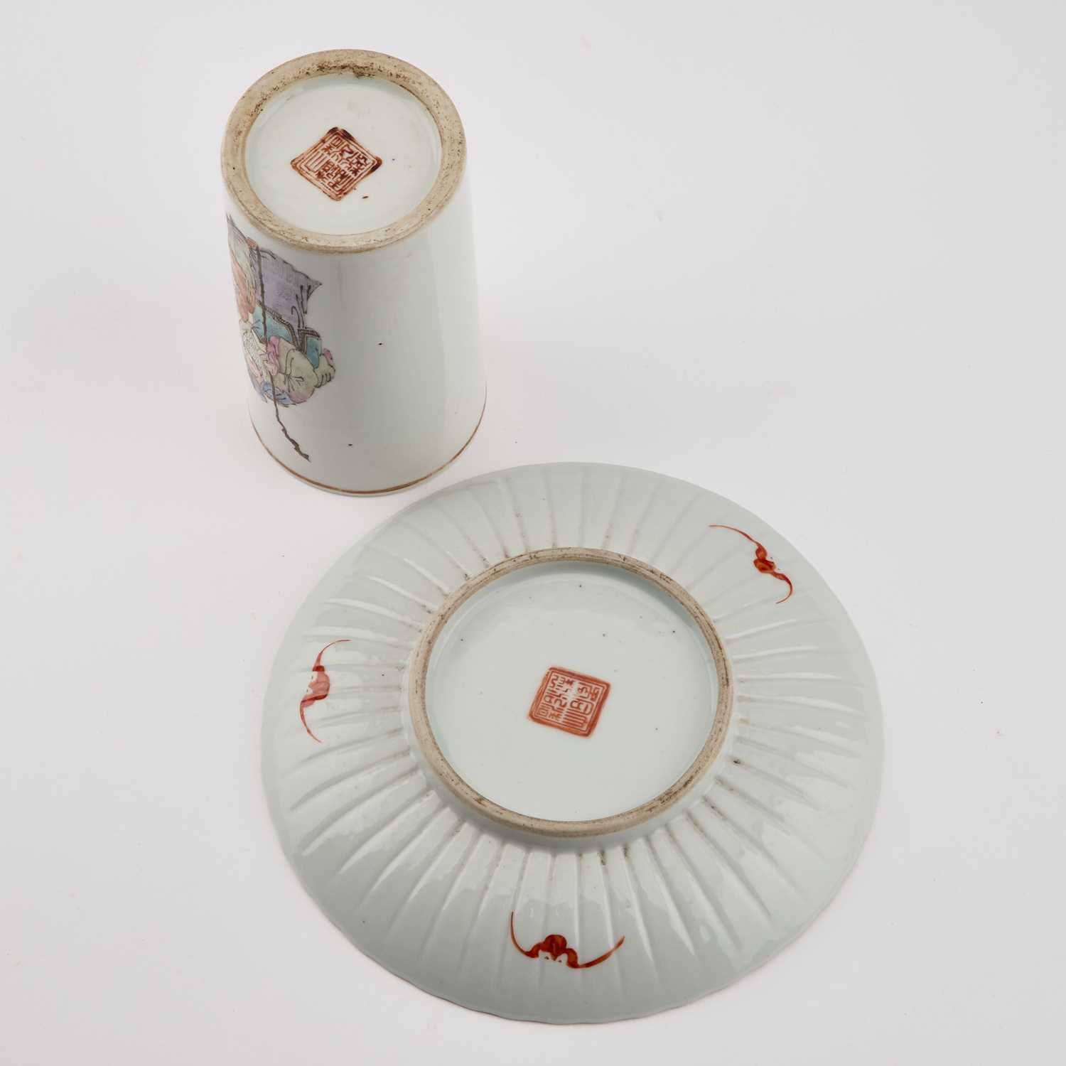 A CHINESE FAMILLE ROSE BRUSHPOT AND A FLUTED DISH - Image 2 of 2