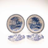 A PAIR OF 19TH CENTURY BLUE AND WHITE PEARLWARE SHELL-SHAPED DISHES