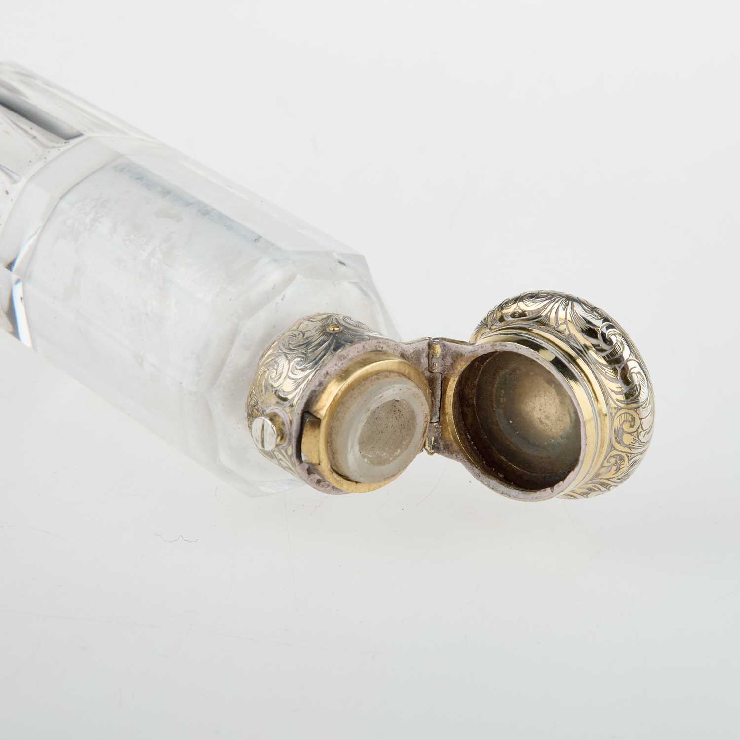 A VICTORIAN DOUBLE-ENDED SCENT BOTTLE - Image 2 of 2