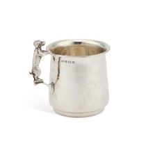 A GEORGE V SILVER MUG