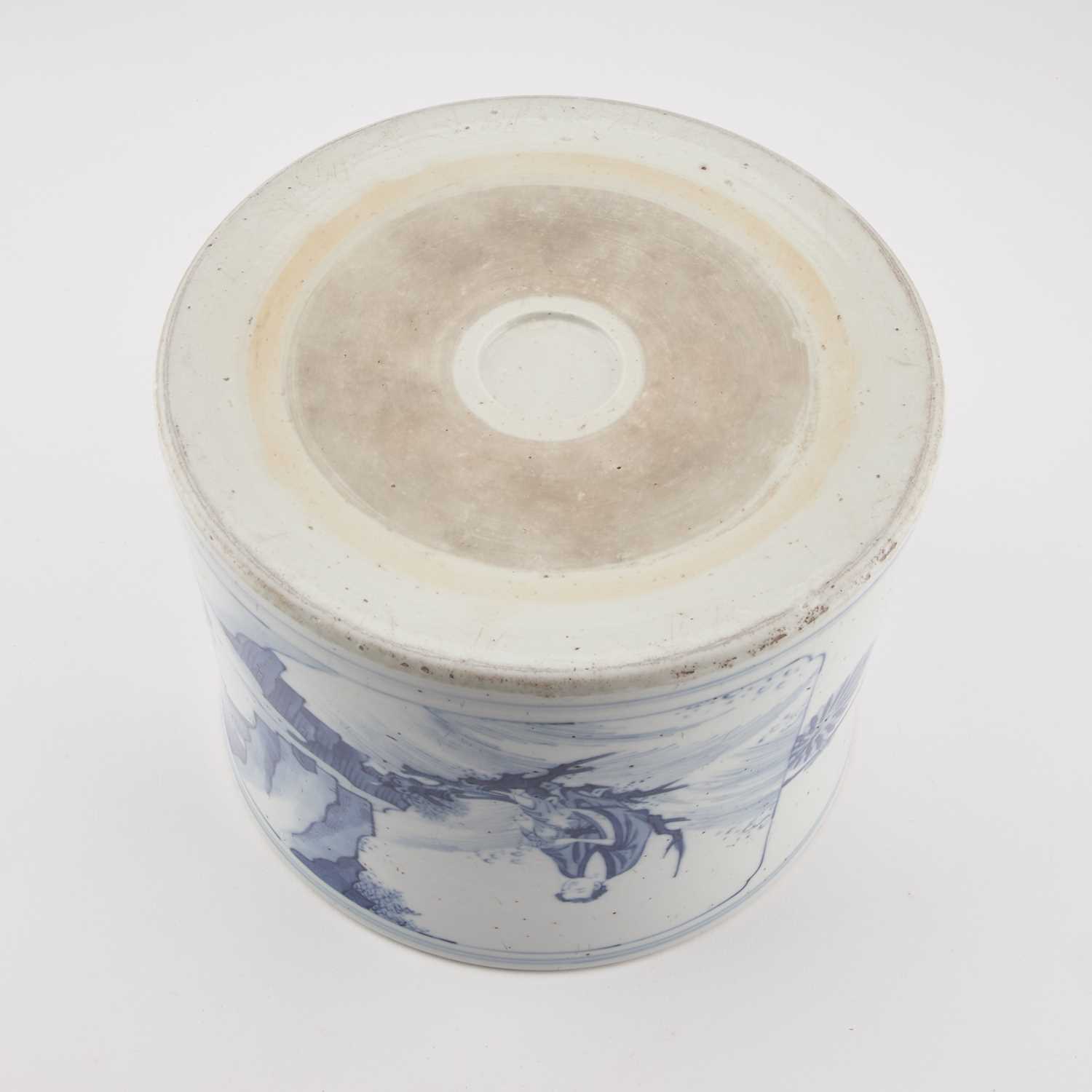 A CHINESE BLUE AND WHITE BRUSHPOT, BITONG - Image 2 of 6