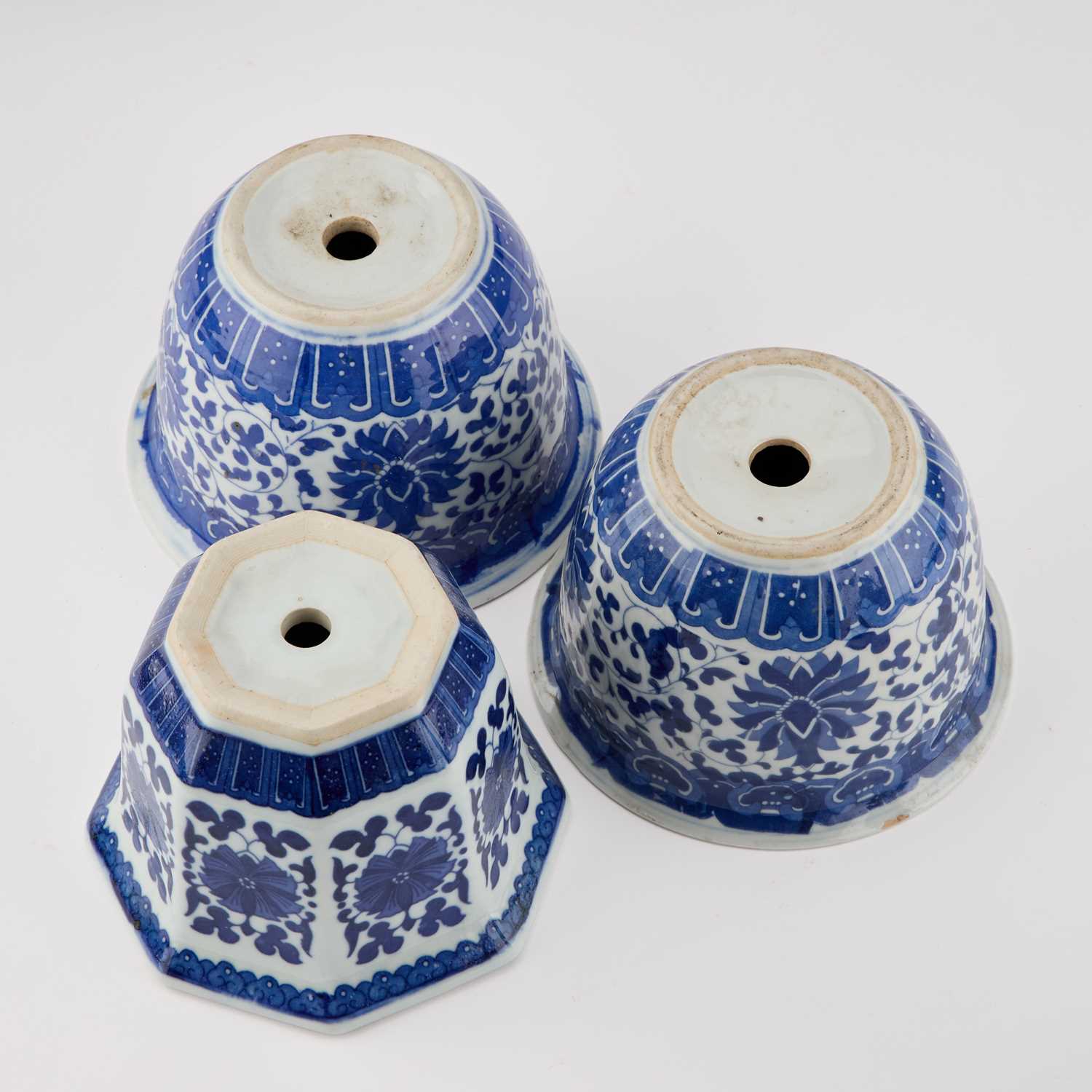 A GROUP OF CHINESE BLUE AND WHITE PORCELAIN - Image 2 of 3