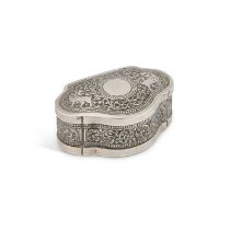 AN INDIAN SILVER TABLE SNUFF BOX