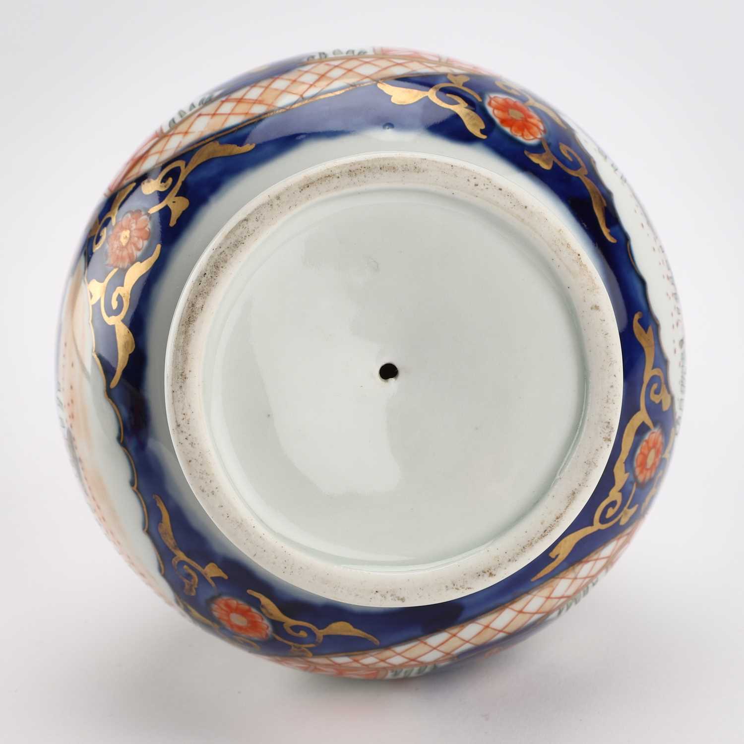 A FAMILLE ROSE BOWL TOGETHER WITH AN IMARI VASE - Image 4 of 4